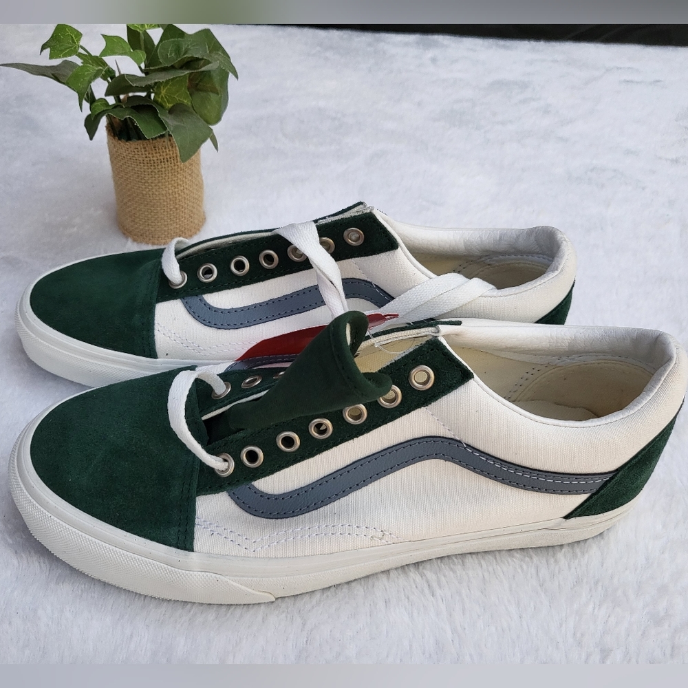 OLD SKOOL COLOR: VARSITY CANVAS BLUE/GREEN
Worn 1x. Original box